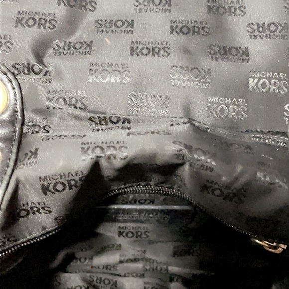 Michael Kors Bag you can wear two way (shown in video) - Picture 4 of 9